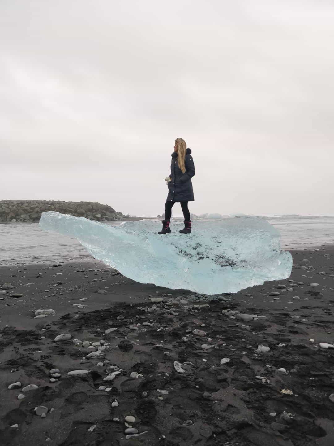 Praia preta com blocos de gelo - Diamond Beach Islândia