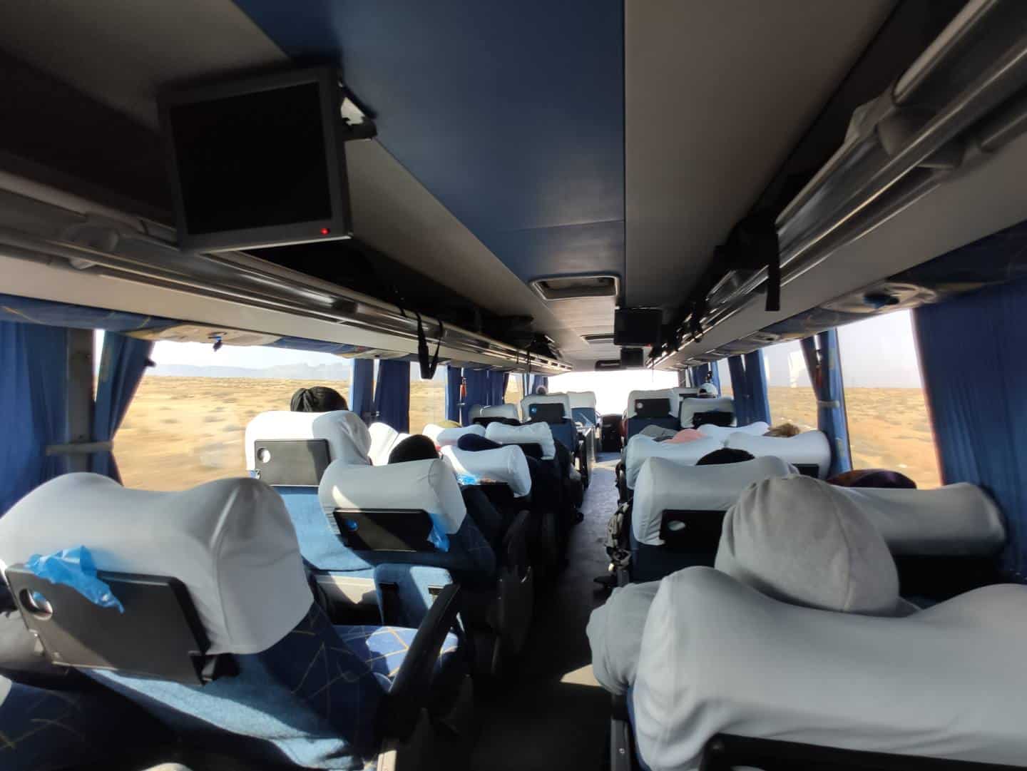 viajando de ônibus pela Namíbia